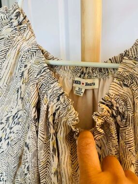 MED♥Hearts Women's Cream Printed Ruffle Tank Top